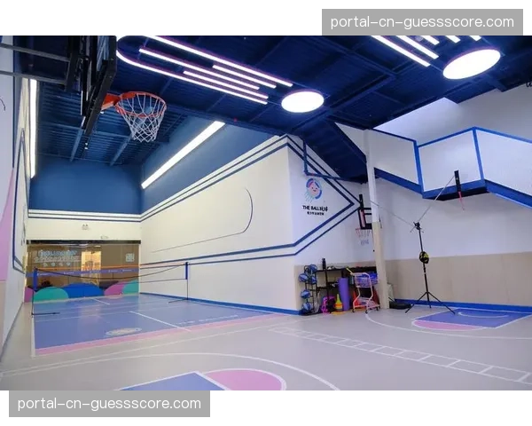 朱厄尔·洛伊德现身洛杉矶青少年篮球训练营,亲自指导小球员投篮技巧 朱厄尔·洛伊德现身洛杉矶青少年篮球训练营,亲自指导小球员投篮技巧